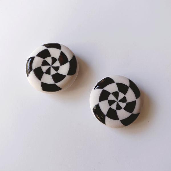 Porcelain Magnet - Swirl Checker